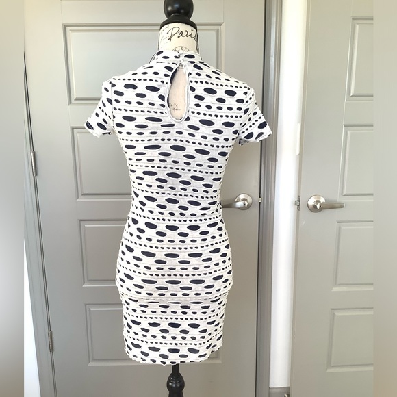 😎 Sexy Mini Dress 😎 - Picture 4 of 11